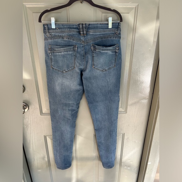 Democracy Crop Distressed Jeans- Size 8 - Picture 3 of 9